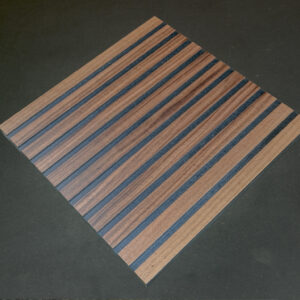 Valchromat plaqué noyer rainuré 8 mm vernis mat